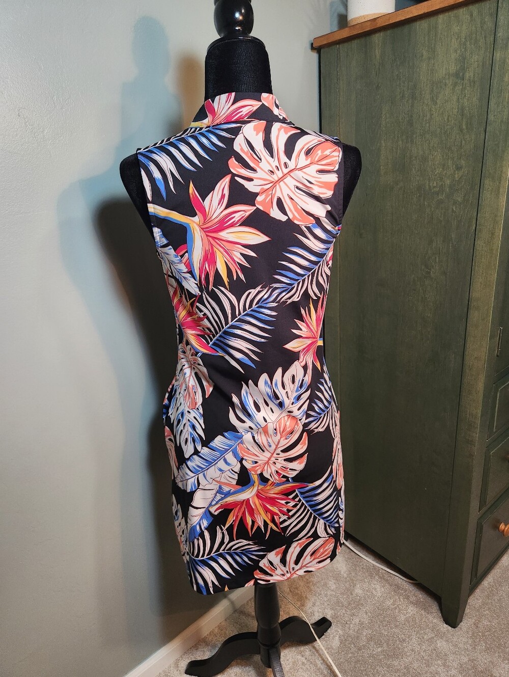 Tommy Bahama Golf Black Tropical Leaf Zip-Front Golf Dress / Swim Coverup - Picture 4 of 11